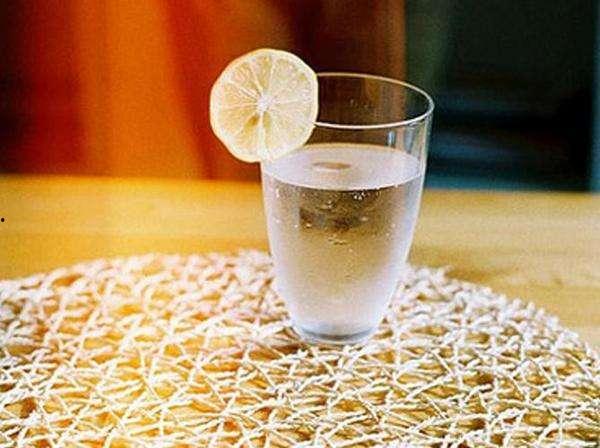 娱乐吃瓜酱两瓶水,揭秘两瓶水背后的秘密  第2张