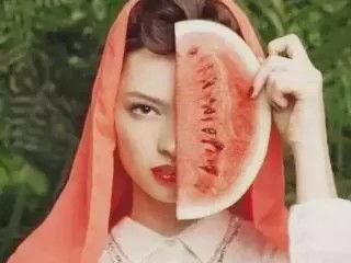 娱乐吃瓜戴手环的是谁  第2张